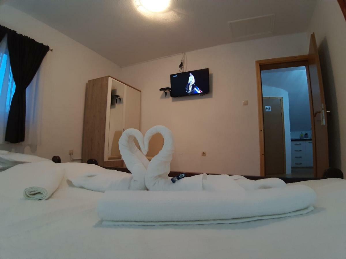 House Jelena&Marija Apartman Rakovica Kültér fotó